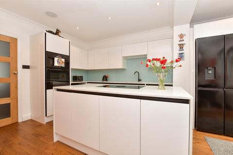 80 The Glade, Coulsdon, CR5 1SN
