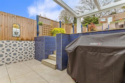 80 The Glade, Coulsdon, CR5 1SN