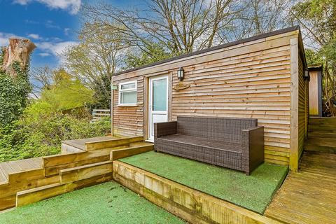80 The Glade, Coulsdon, CR5 1SN