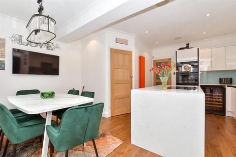 80 The Glade, Coulsdon, CR5 1SN