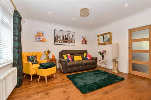 80 The Glade, Coulsdon, CR5 1SN