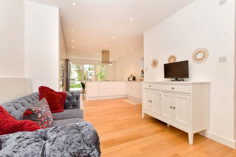 2 Mount Pleasant Road, Caterham, CR3 6LP