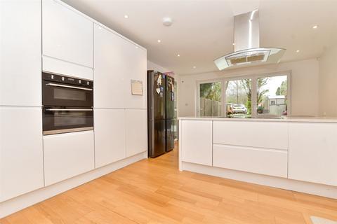 2 Mount Pleasant Road, Caterham, CR3 6LP