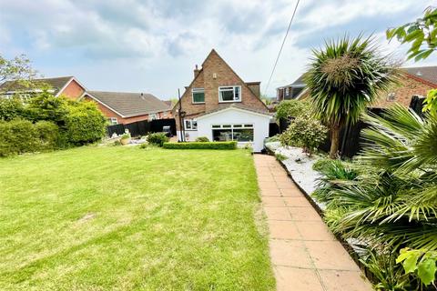 3 bedroom detached house for sale, Cumberland Avenue, Benfleet, Essex, SS7