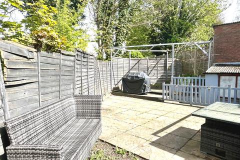 104 Garrison Lane, Chessington, KT9 2LB