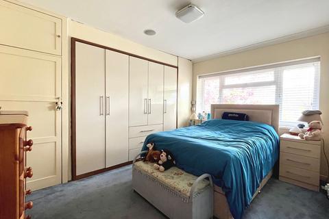 104 Garrison Lane, Chessington, KT9 2LB