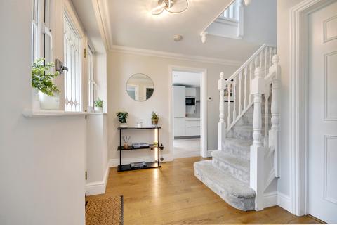 17 Albra Mead, Chelmsford, CM2 6YG