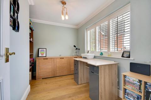 17 Albra Mead, Chelmsford, CM2 6YG