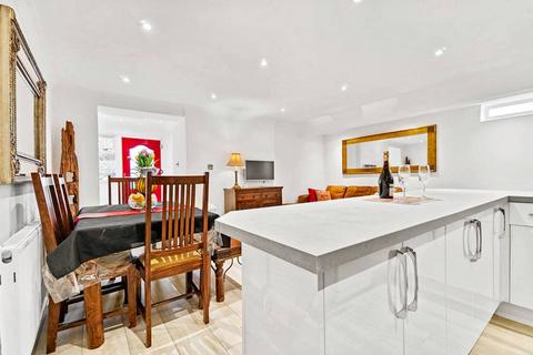 2 bedroom flat to rent, Matheson Road, London W14