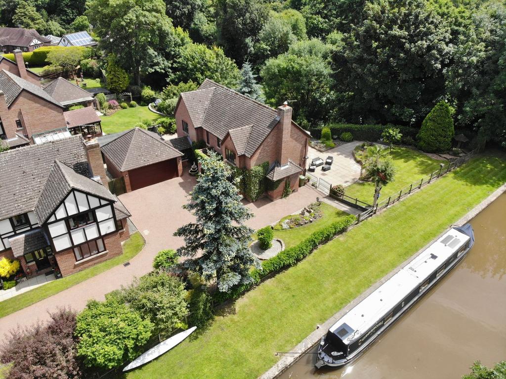 Millfield Drive, Market Drayton, TF9 4 bed detached house for sale £575,000