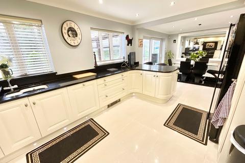 4 bedroom detached house for sale, Millfield Drive, Market Drayton, TF9