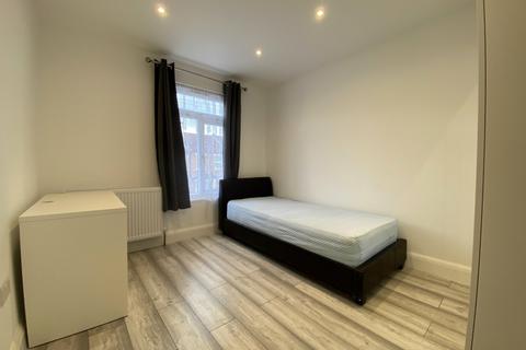 1 bedroom in a house share to rent, Wellington Road, Wealdstone HA3