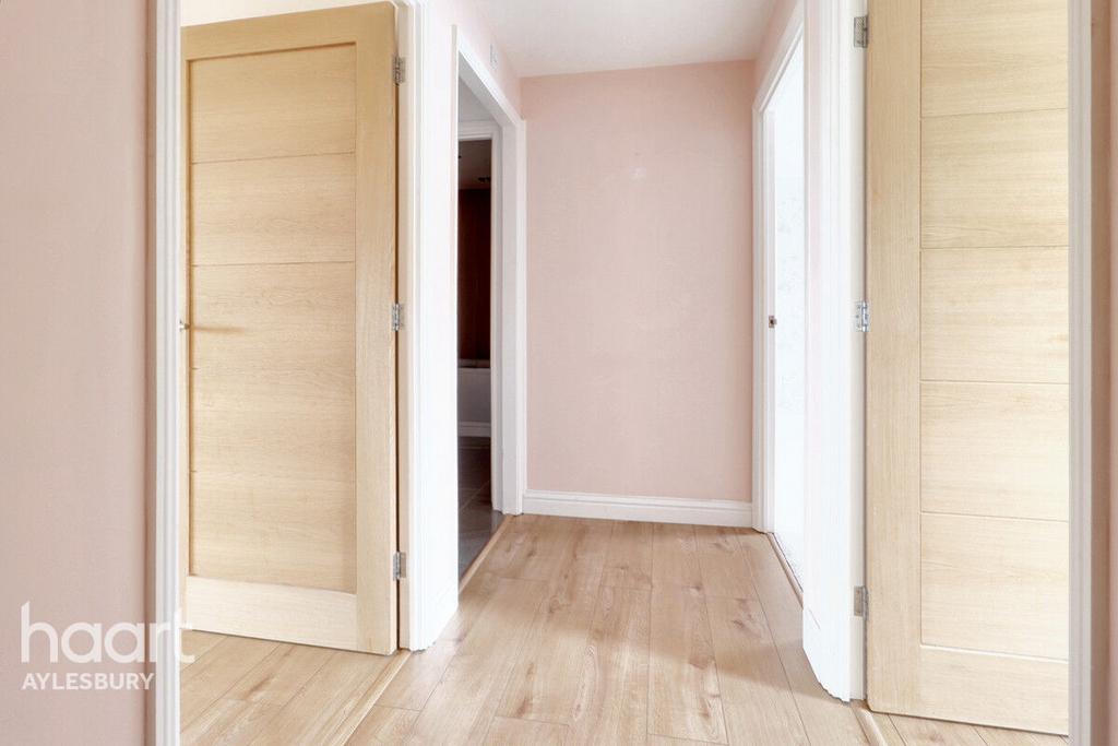 Whitehead Way, Aylesbury 2 bed apartment for sale £210,000