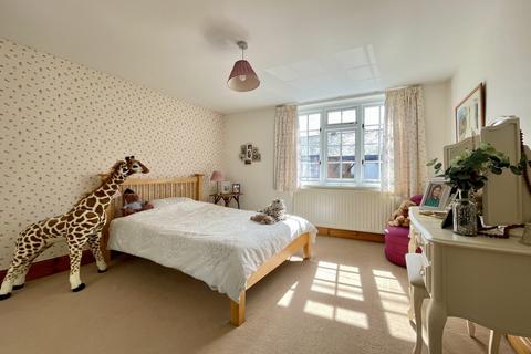 18 Fore Street, Ide, Exeter, EX2 9RQ