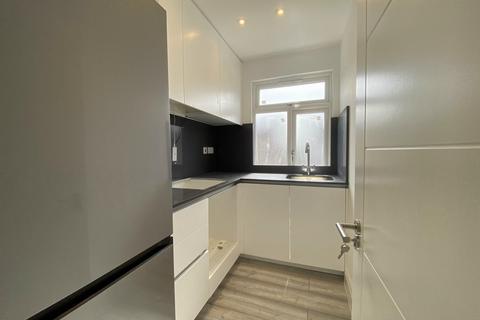 1 bedroom in a house share to rent - Wellington Road, Wealdstone HA3