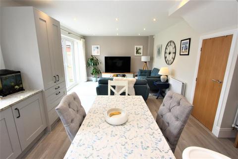 4 bedroom detached house for sale, Leamington Road, Little Sutton, Little Sutton