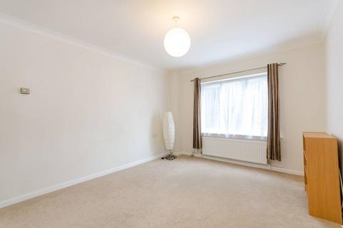 1 bedroom flat to rent, Addiscombe Road, Croydon, CR0
