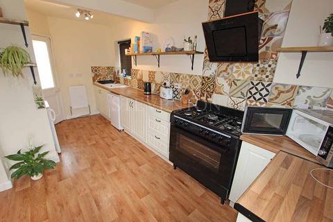208 Castlecroft Road, Castlecroft, Wolverhampton, WV3 8NB