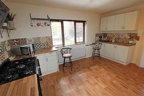 208 Castlecroft Road, Castlecroft, Wolverhampton, WV3 8NB