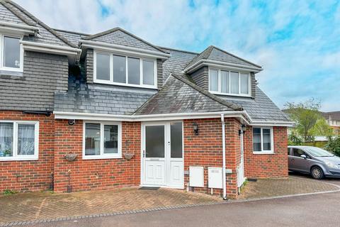 2 Pemberton Close, Stanwell, Staines, TW19 7QZ