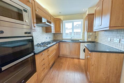 2 Pemberton Close, Stanwell, Staines, TW19 7QZ