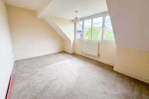 2 Pemberton Close, Stanwell, Staines, TW19 7QZ