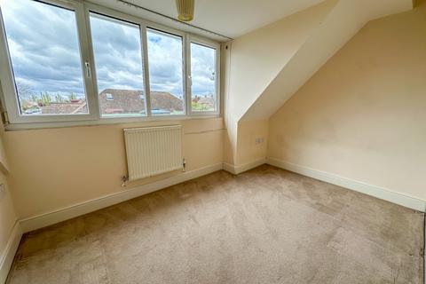 2 Pemberton Close, Stanwell, Staines, TW19 7QZ
