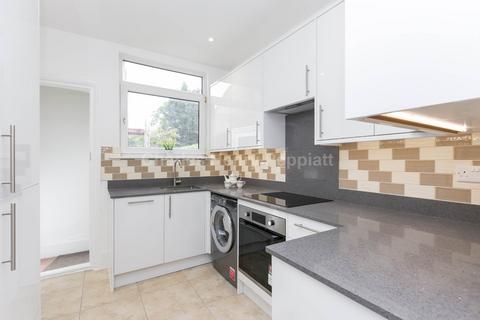 3 bedroom semi-detached house to rent, Christchurch Avenue, North Finchley, N12