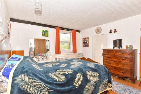 3 bedroom end of terrace house for sale, West Street, Harrietsham, Maidstone, Kent