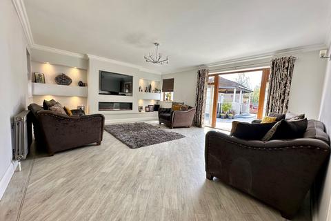 5 bedroom detached house for sale, Noak Hill Road, Billericay CM12