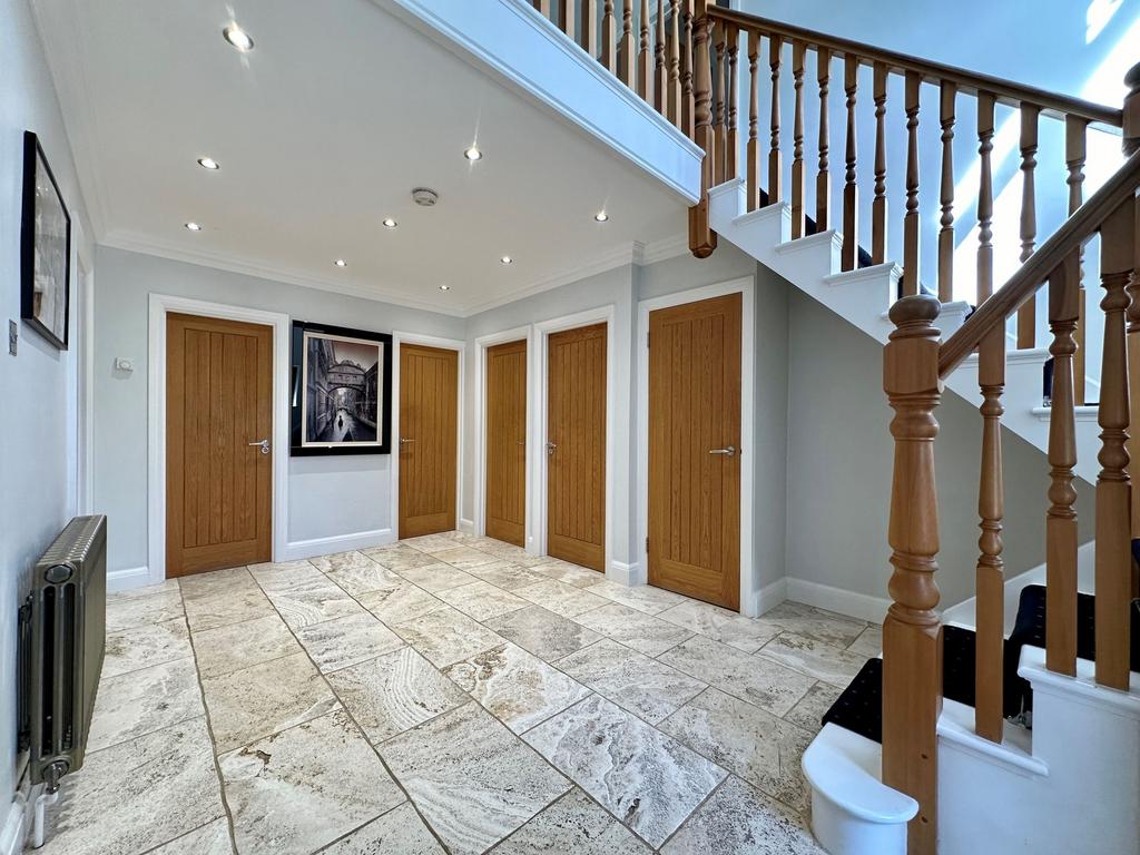 Galleried entrance hall