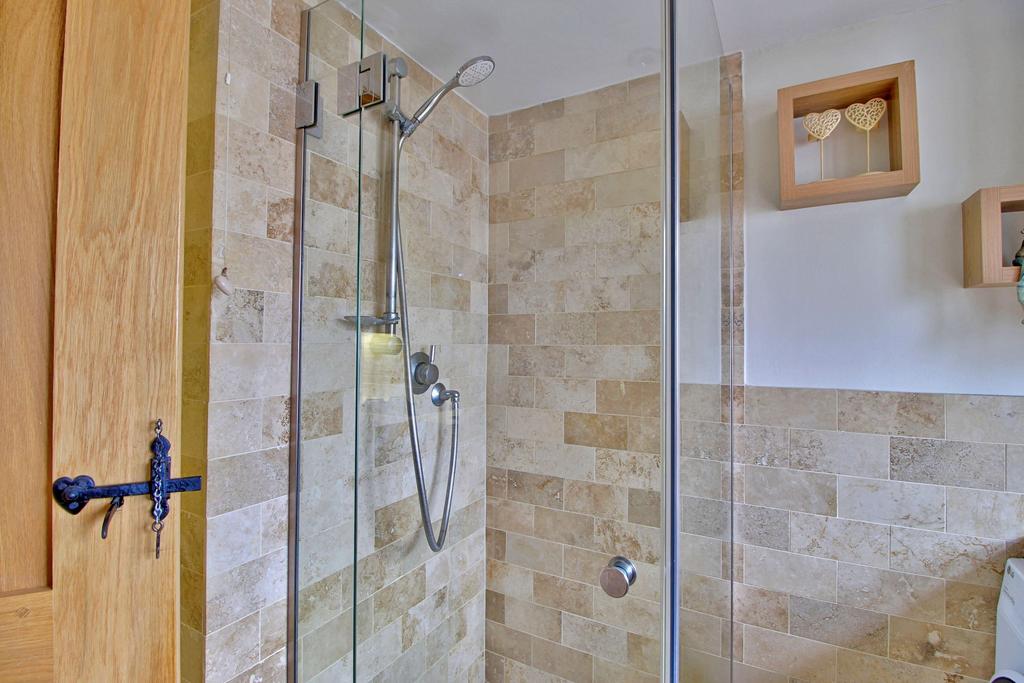 Low profile shower enclosure