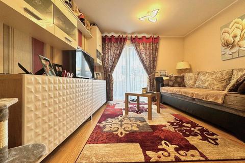 1 bedroom apartment for sale, Featherstone Road, Southall, Greater London, UB2