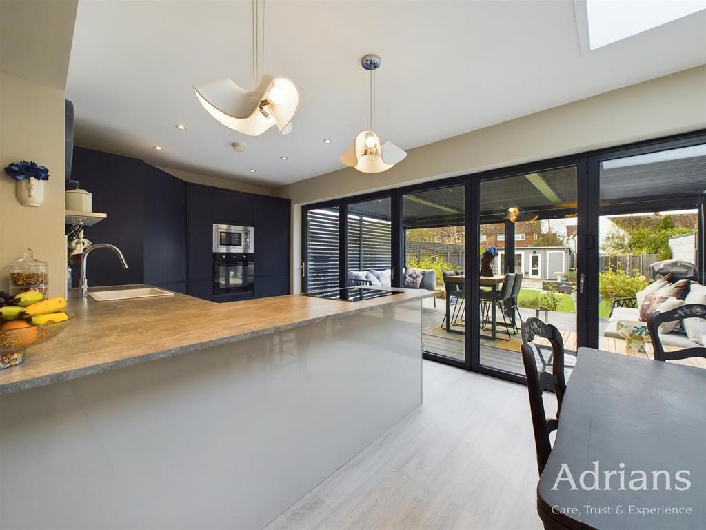 Kitchen / dining
