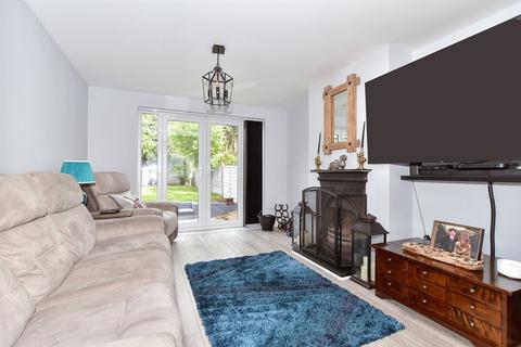 4 bedroom semi-detached house for sale, Willow Tree Close, Willesborough, Ashford, Kent