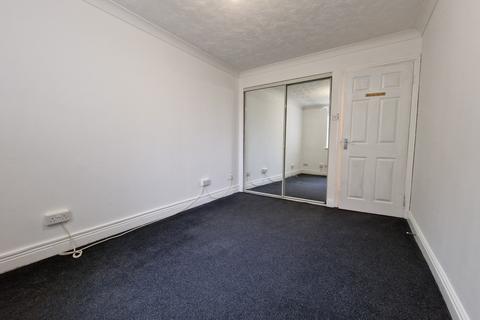 2 bedroom flat to rent, Euston Grove, Wirral CH43
