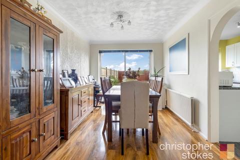 10 Farm Close, Cheshunt, Waltham Cross, EN8 8PD