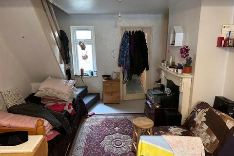 2 bedroom terraced house for sale, New Road, Hounslow TW3