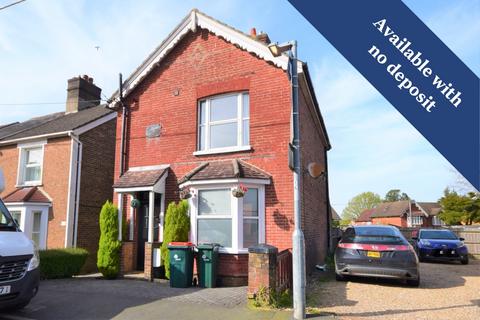 3 bedroom detached house to rent, Albany Road, Crawley, RH11