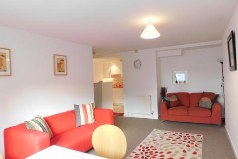 3 bedroom flat to rent, 130, Calton Road, Edinburgh, EH8 8JQ