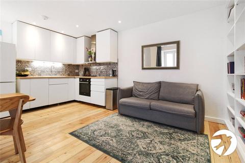 2 bedroom flat to rent, Court Yard, London, SE9