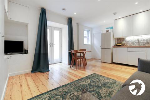 2 bedroom flat to rent, Court Yard, London, SE9