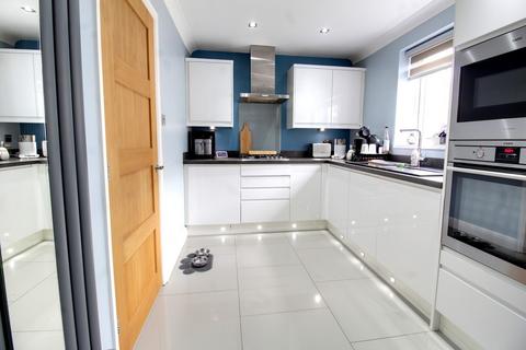 23 Thorncliffe View, Chapeltown, Sheffield, S35 3XU