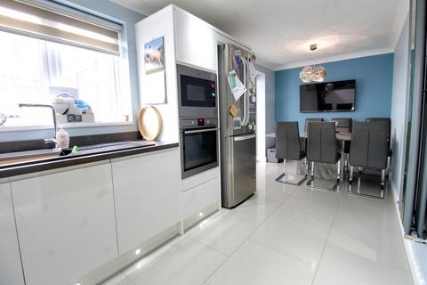 23 Thorncliffe View, Chapeltown, Sheffield, S35 3XU