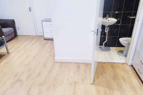 1 bedroom in a house share to rent, Cricklewood NW2