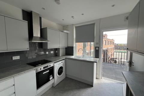 2 bedroom flat to rent, Brent Street, London NW4