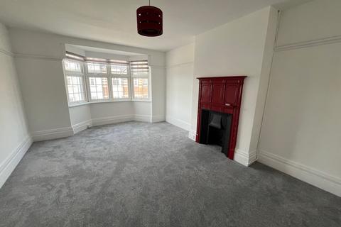 2 bedroom flat to rent, Brent Street, London NW4