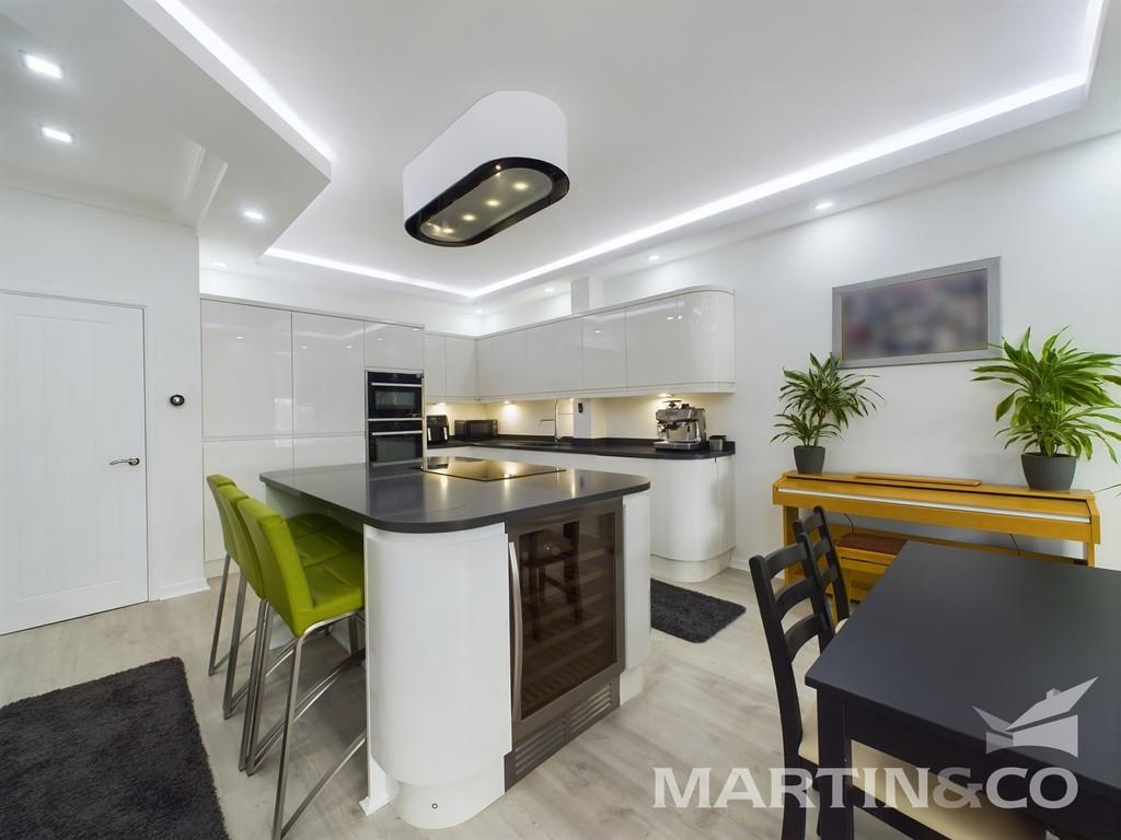 Durrant Court, Chelmsford 2 bed apartment for sale £260,000