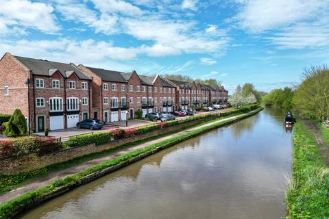 4 bedroom terraced house for sale, Harbutts View, Middlewich