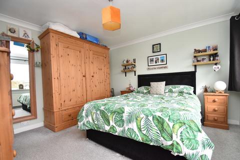 3 bedroom end of terrace house for sale, Oak Grove, Northallerton